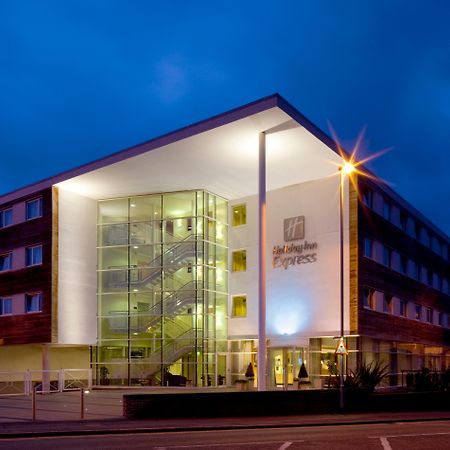 Holiday Inn Express, Chester Racecourse By Ihg Exterior photo