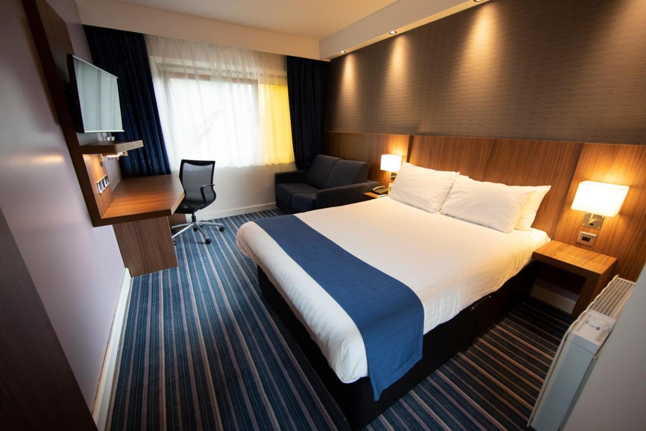 Holiday Inn Express, Chester Racecourse By Ihg Exterior photo