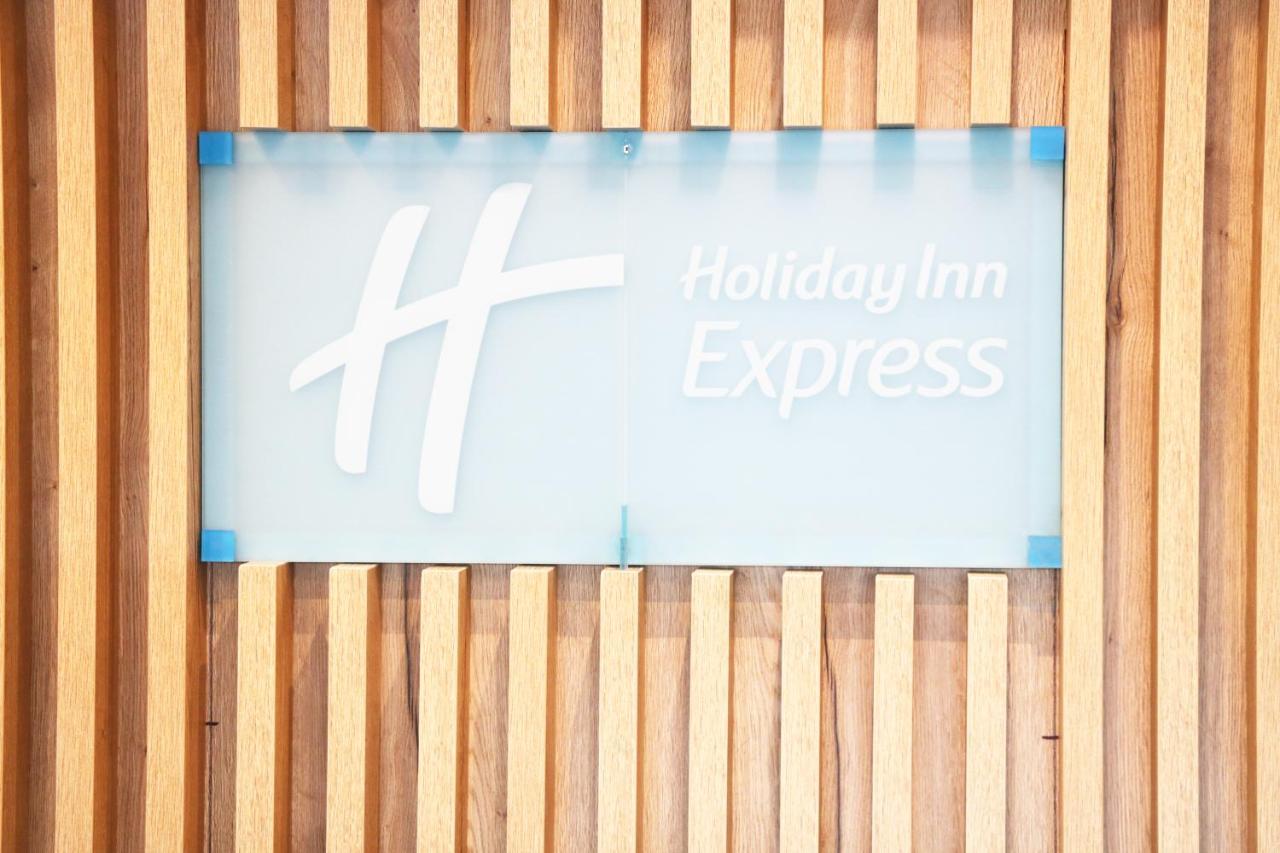 Holiday Inn Express, Chester Racecourse By Ihg Exterior photo
