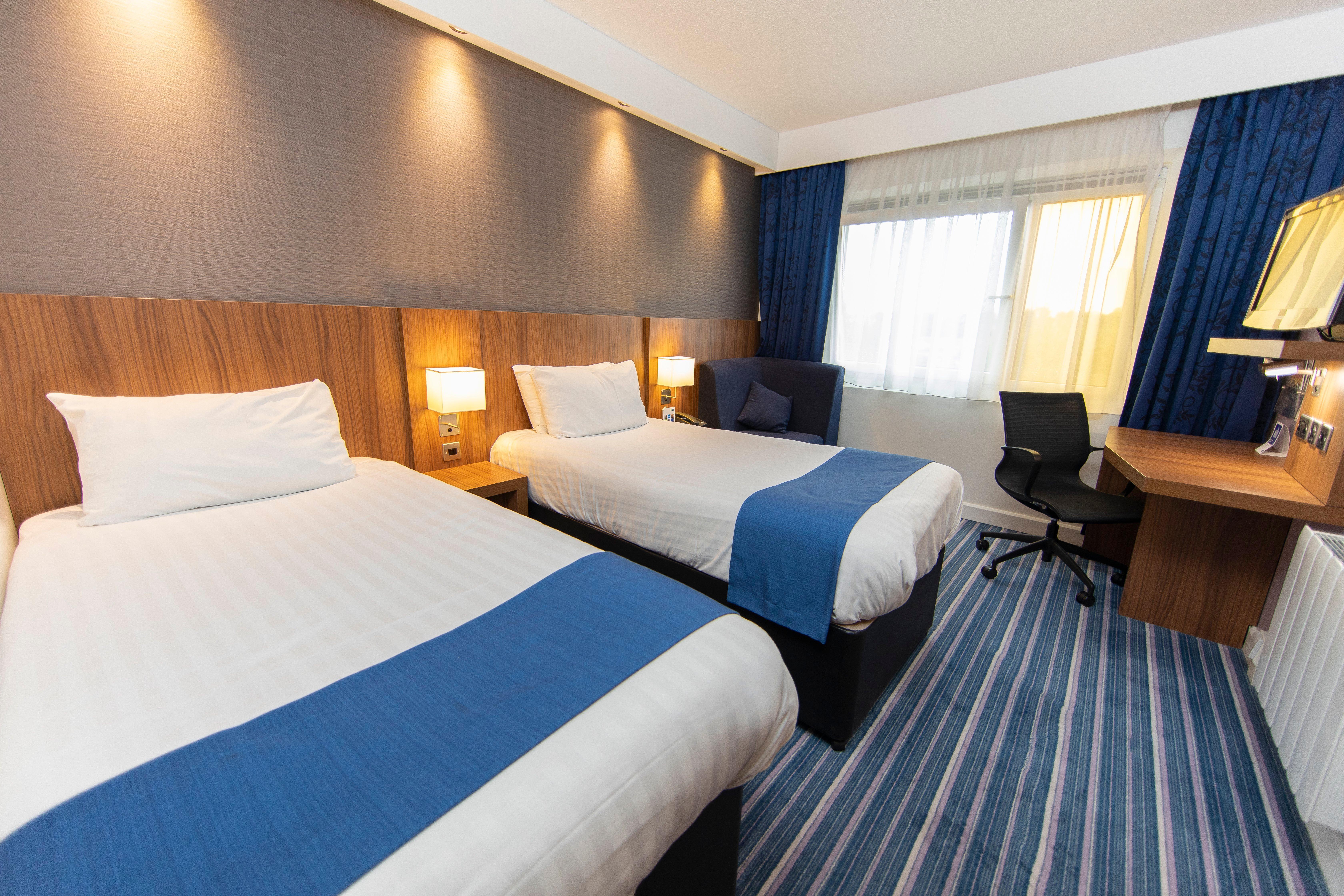 Holiday Inn Express, Chester Racecourse By Ihg Exterior photo