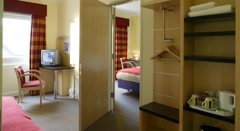 Holiday Inn Express, Chester Racecourse By Ihg Exterior photo