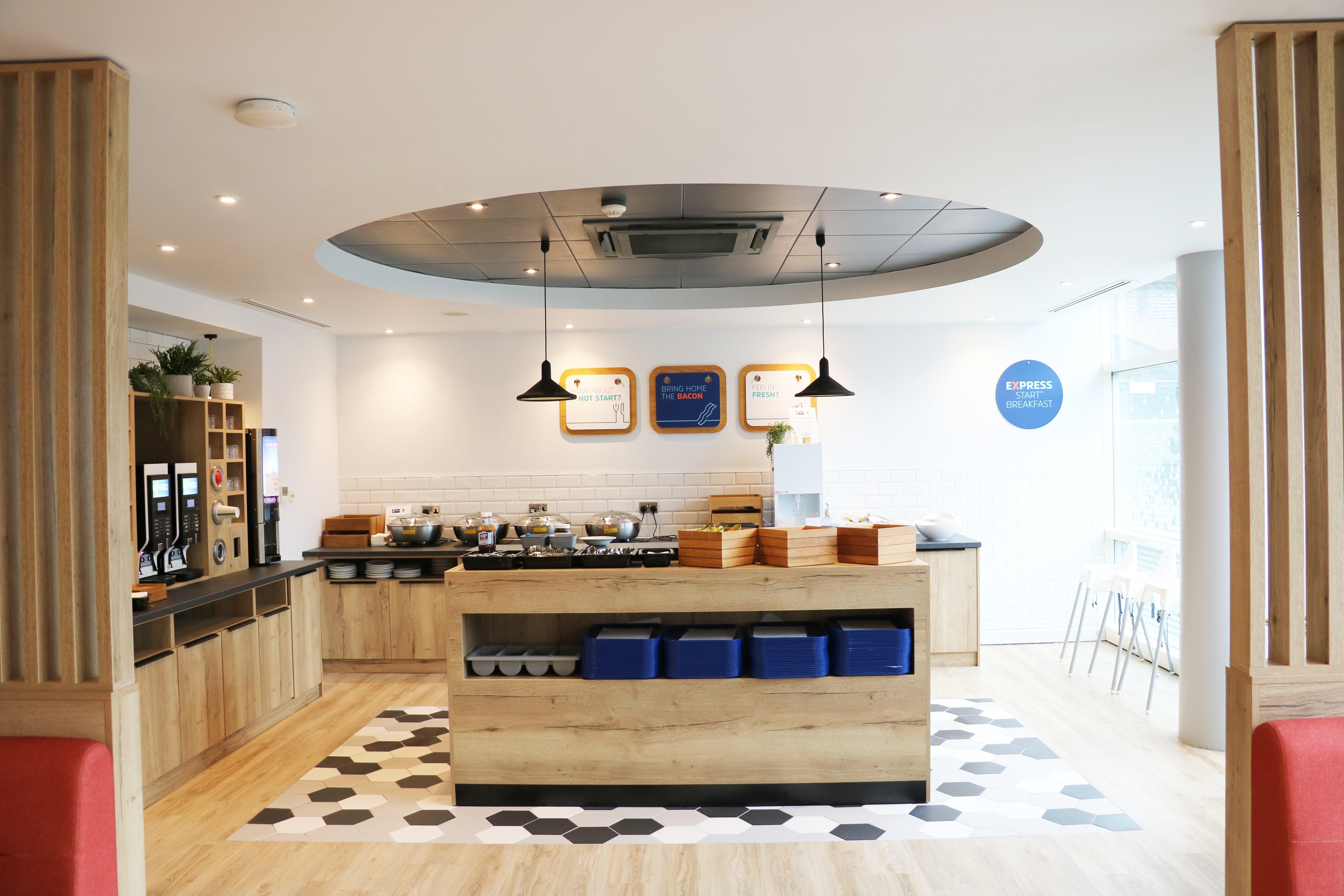 Holiday Inn Express, Chester Racecourse By Ihg Exterior photo