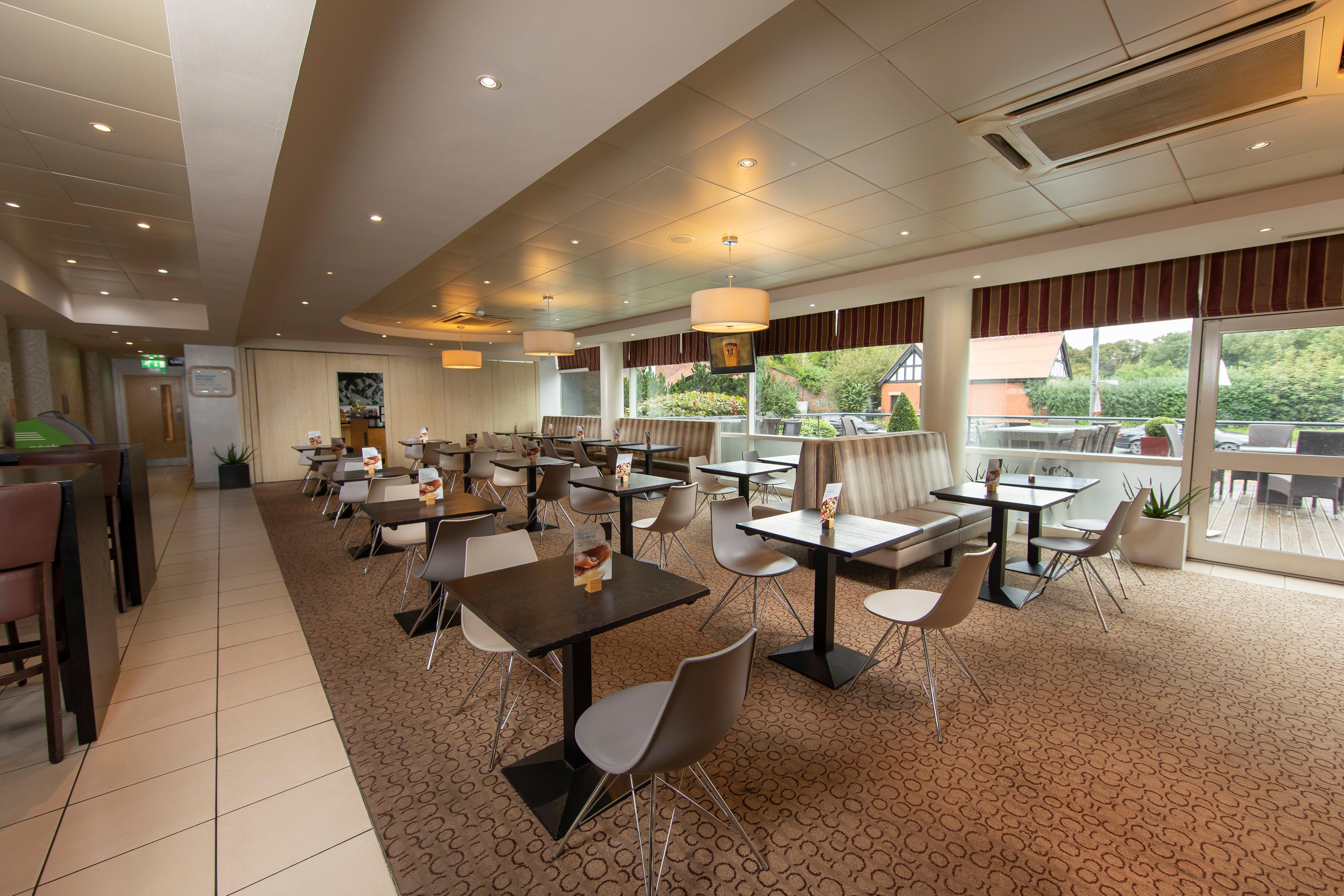 Holiday Inn Express, Chester Racecourse By Ihg Exterior photo