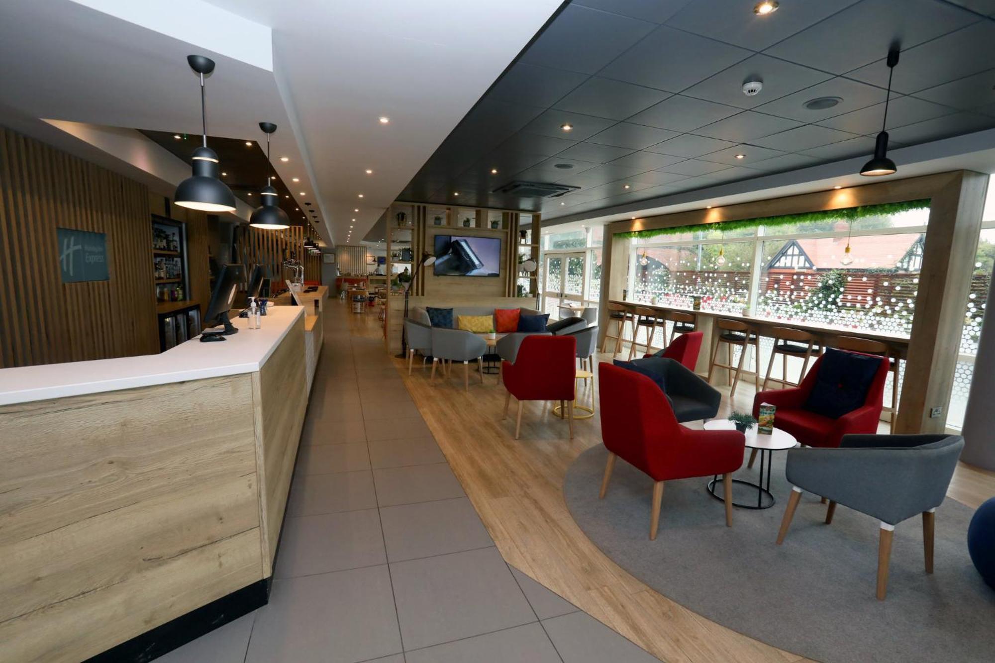 Holiday Inn Express, Chester Racecourse By Ihg Exterior photo