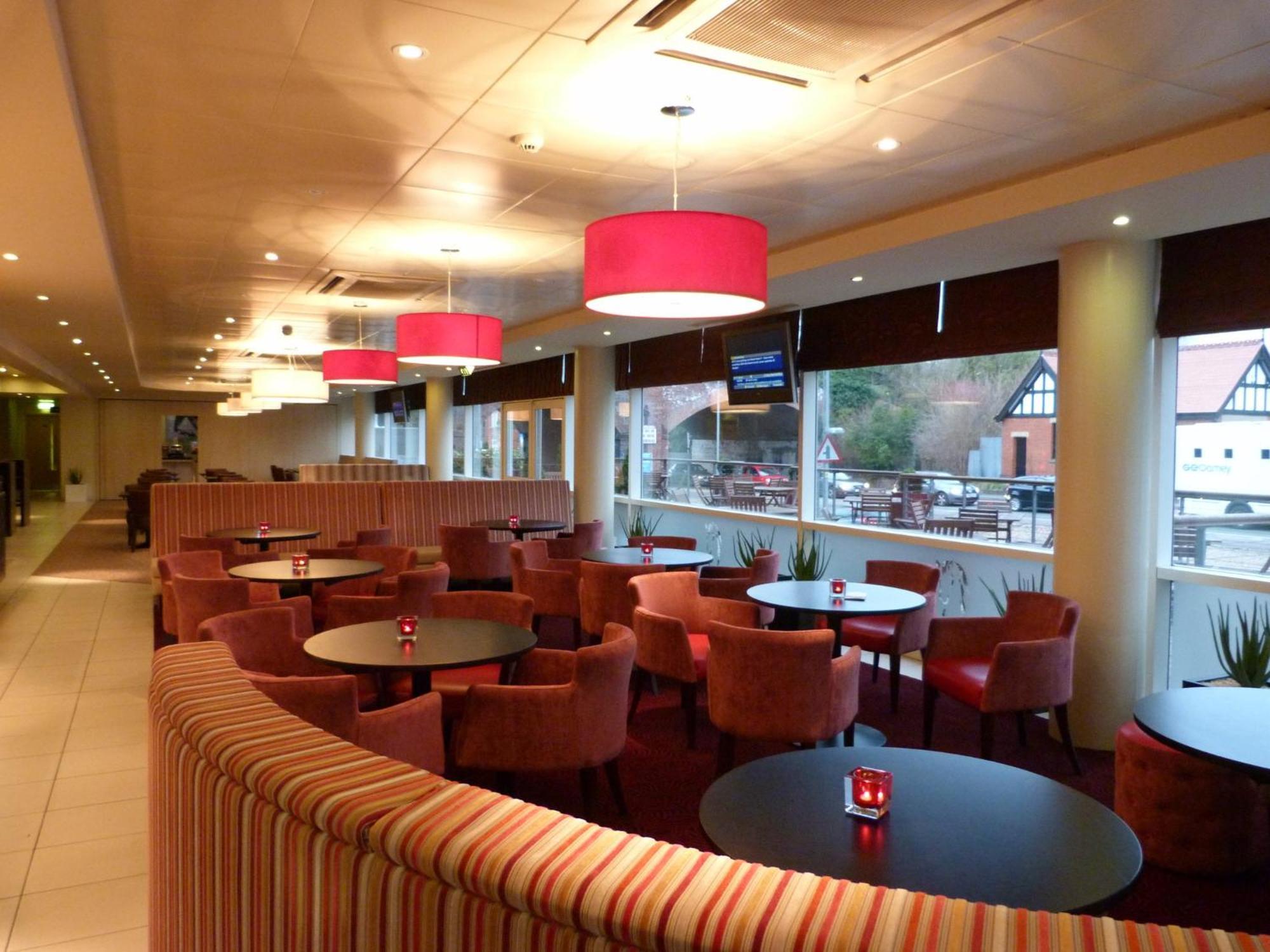Holiday Inn Express, Chester Racecourse By Ihg Exterior photo